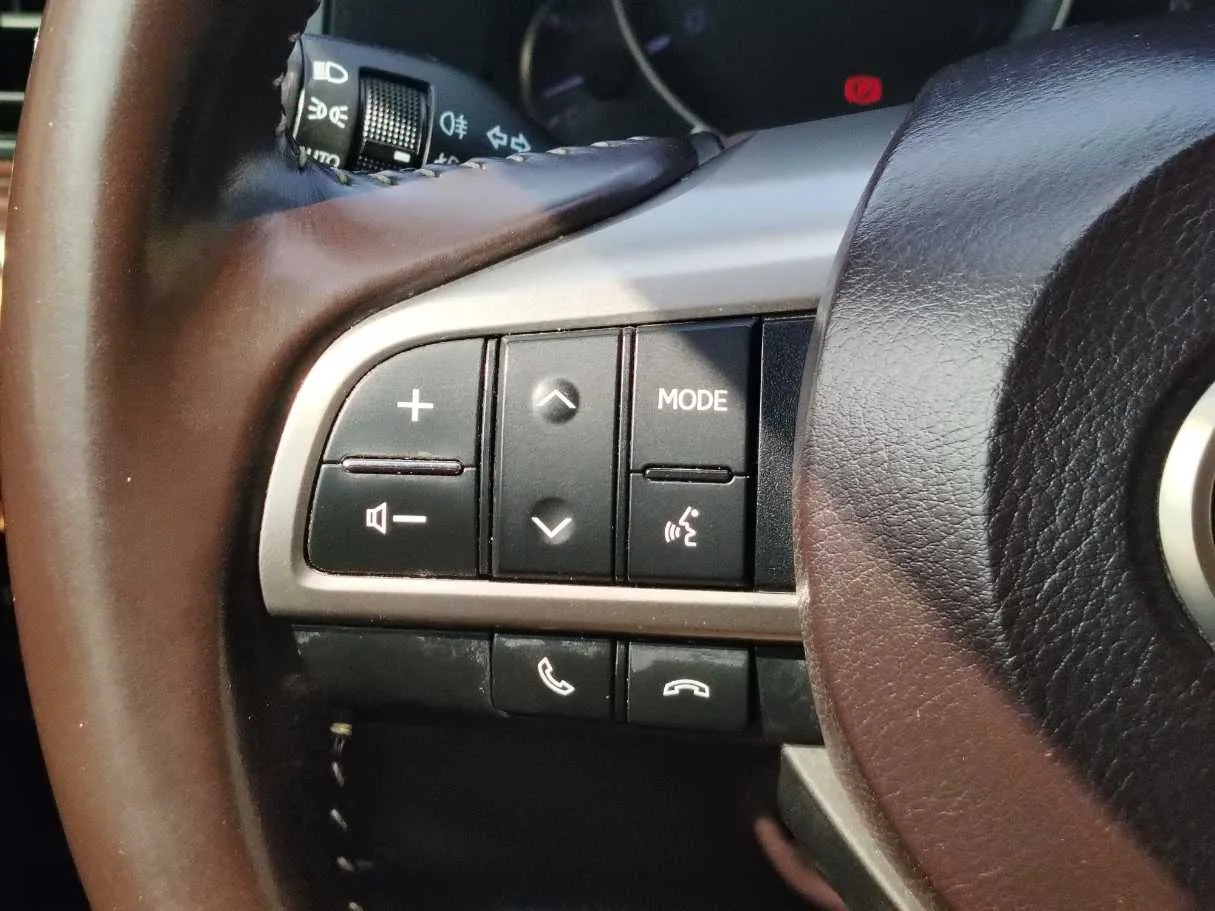 Car image 30