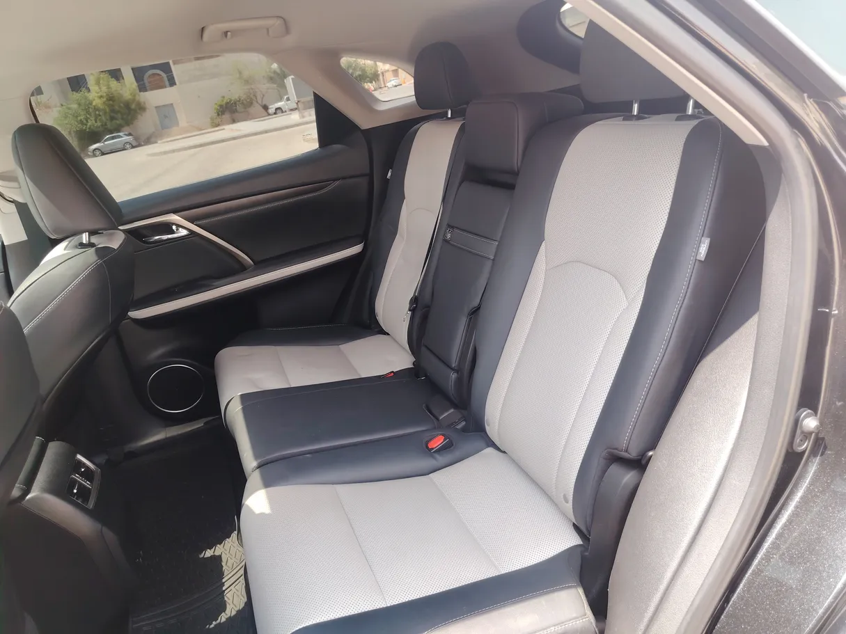 Car image 16