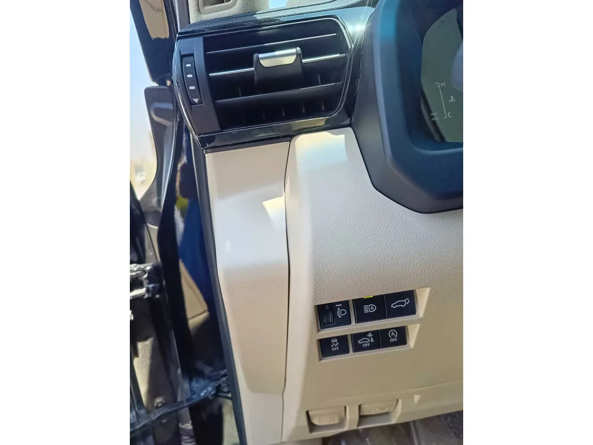 Car image 32