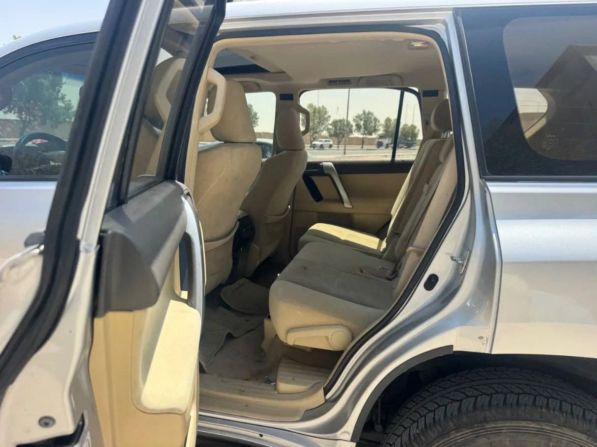Car image 13