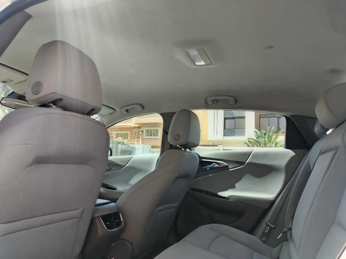 Car image 18