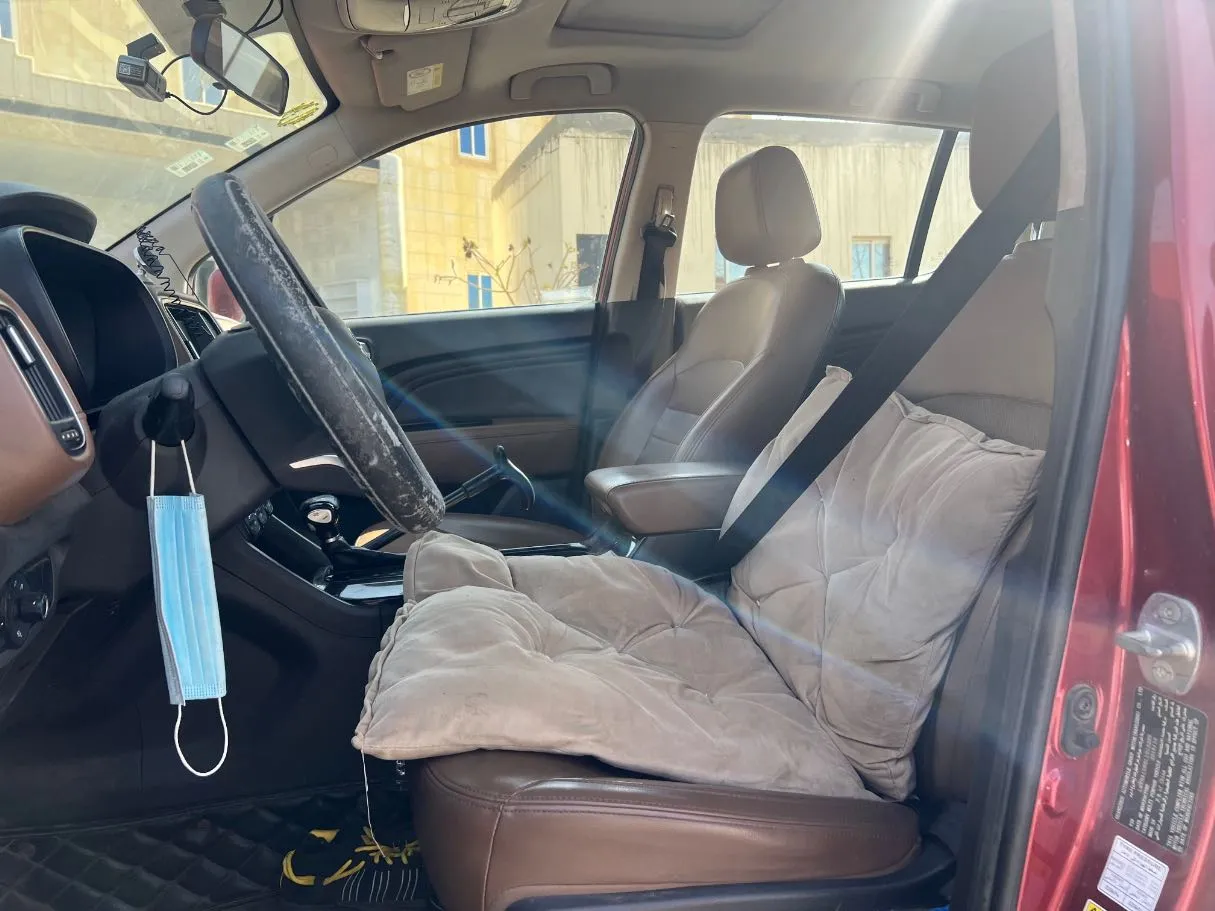 Car image 12