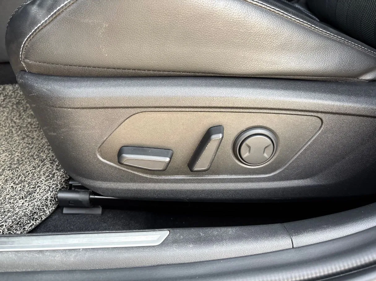 Car image 28