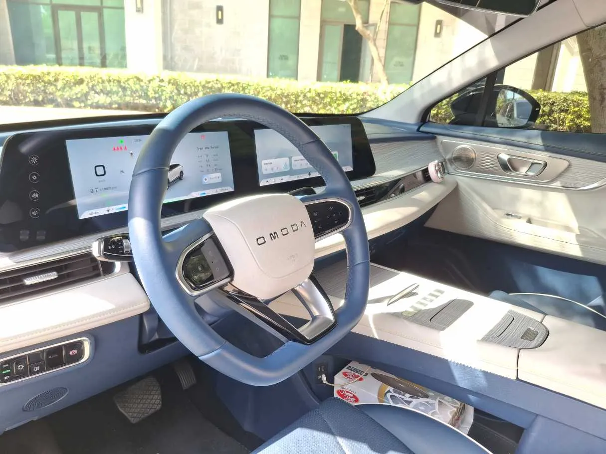Car image 11