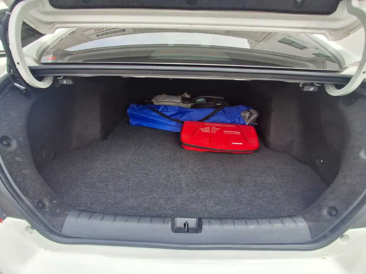 Car image 19
