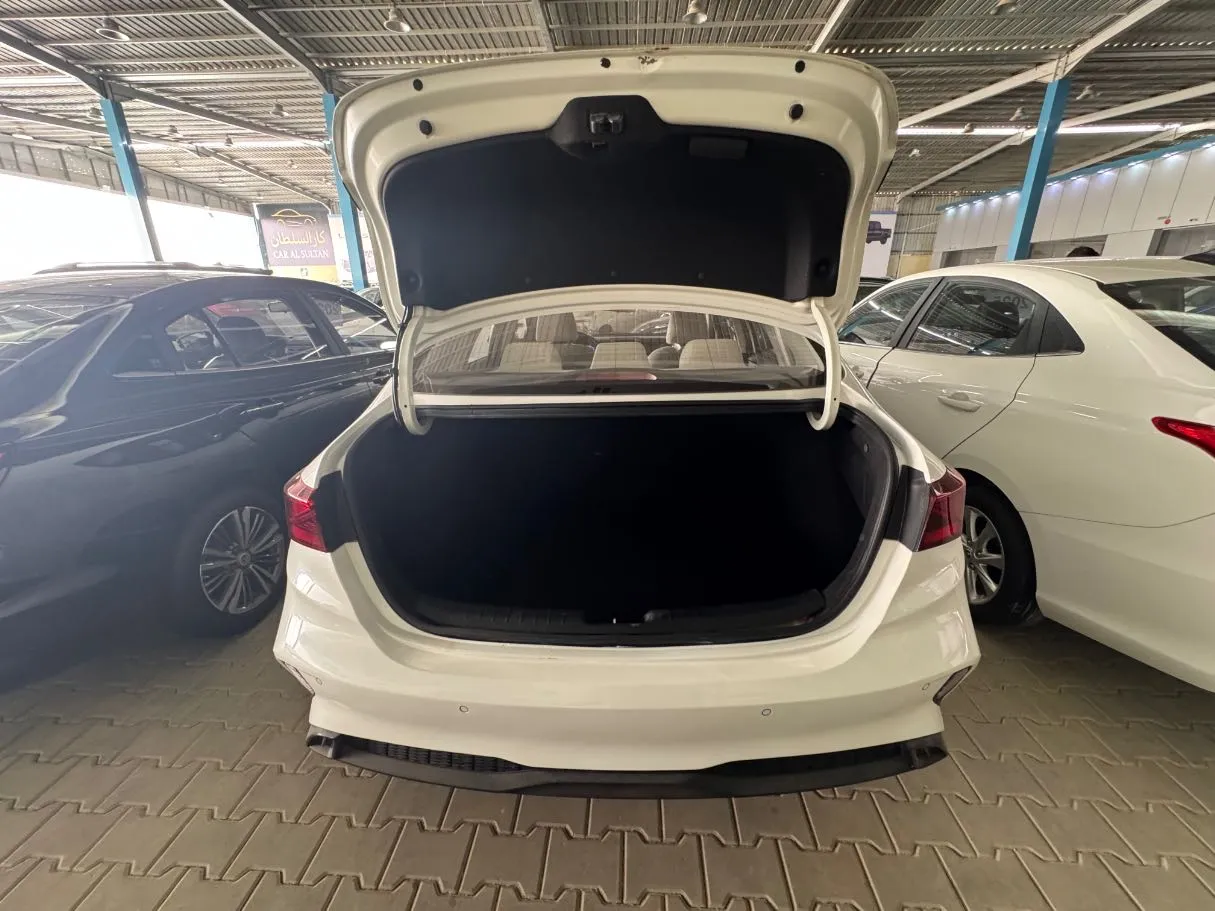Car image 17
