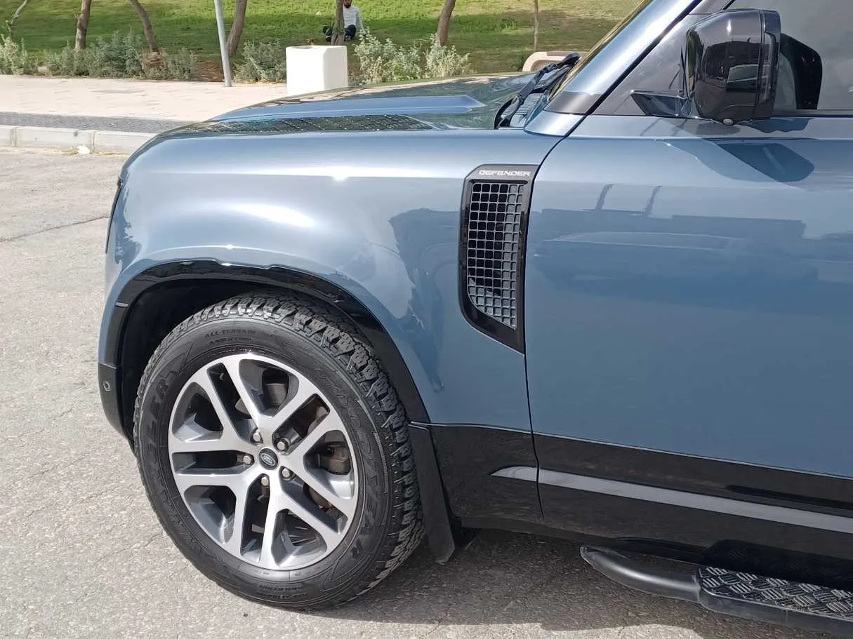 Car image 9