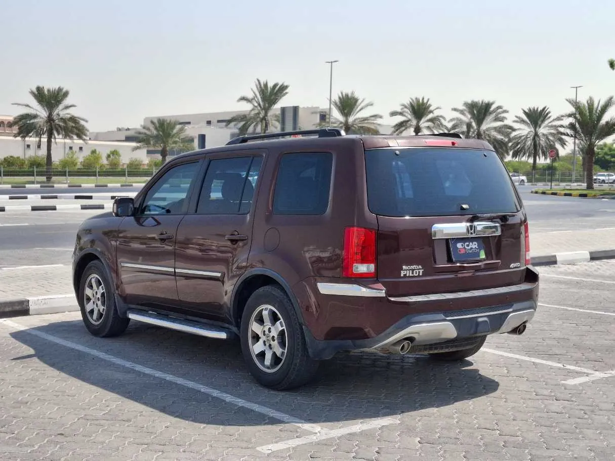 Car image 5