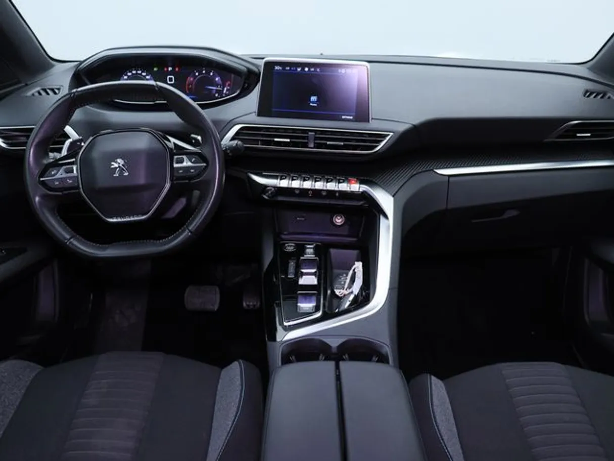 Car image 14