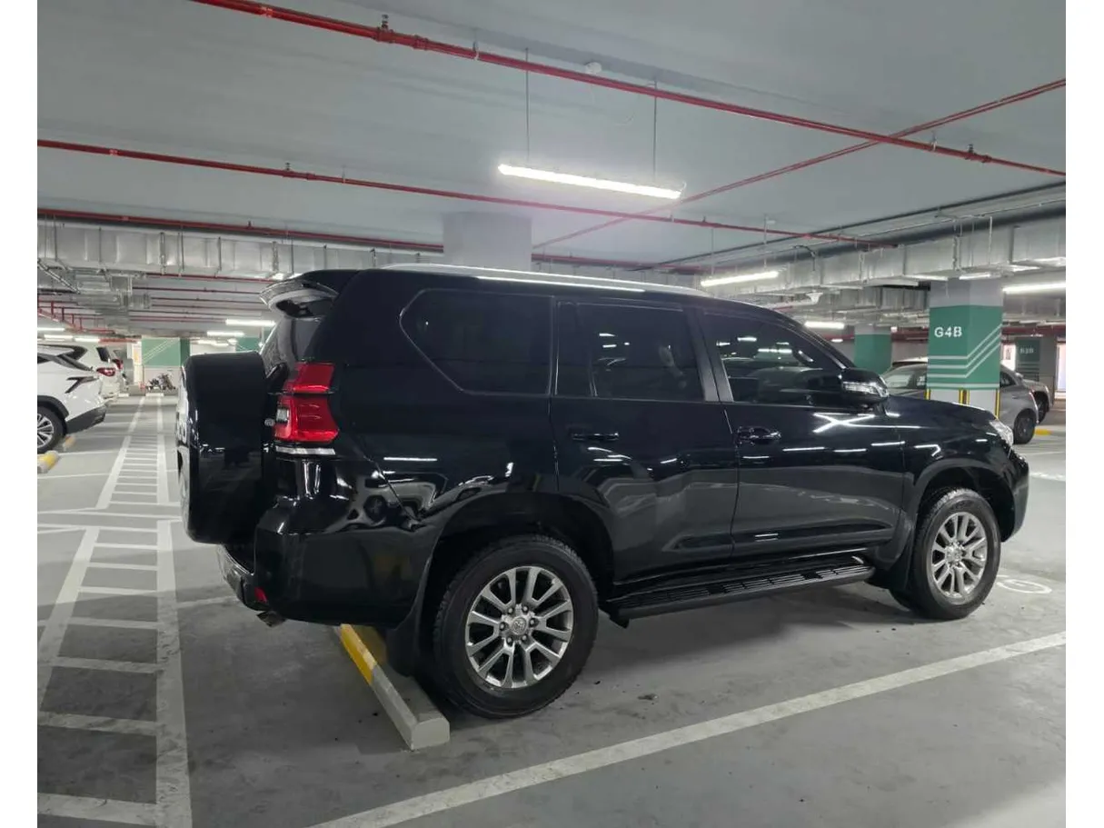 Car image 5