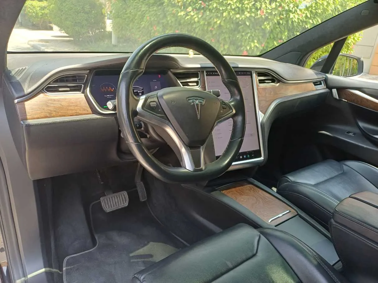 Car image 13