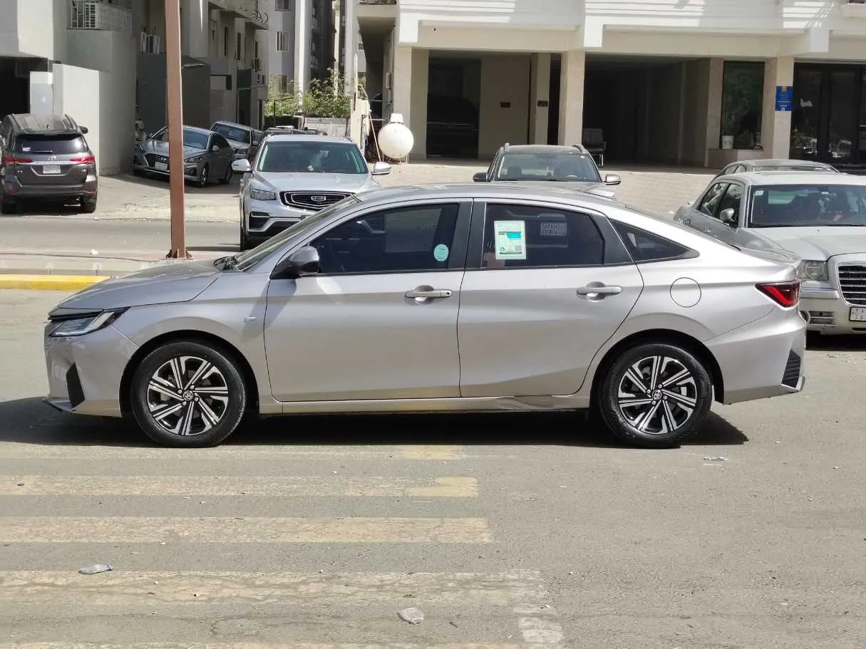 Car image 8