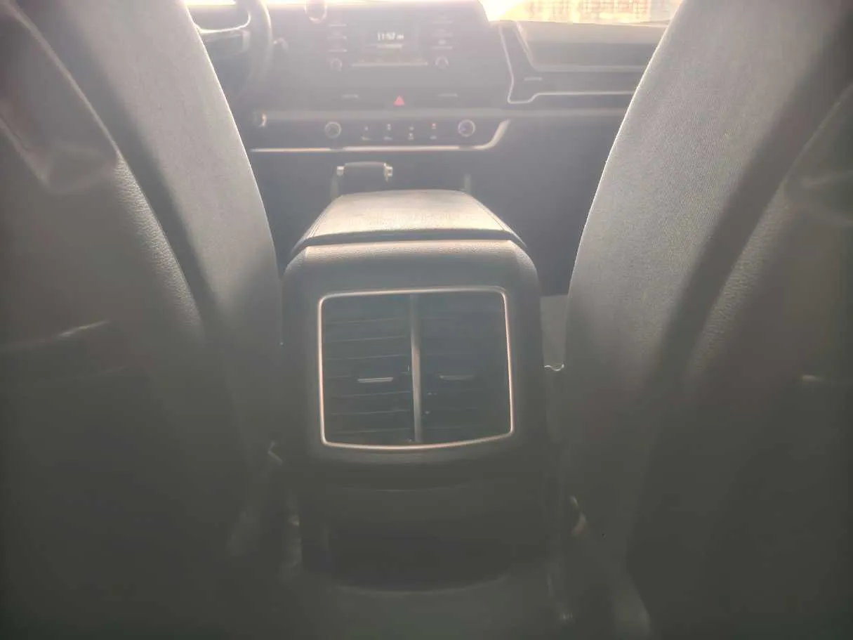 Car image 27