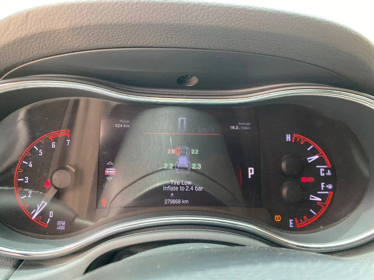 Car image 19