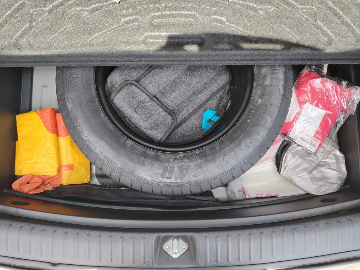 Car image 26