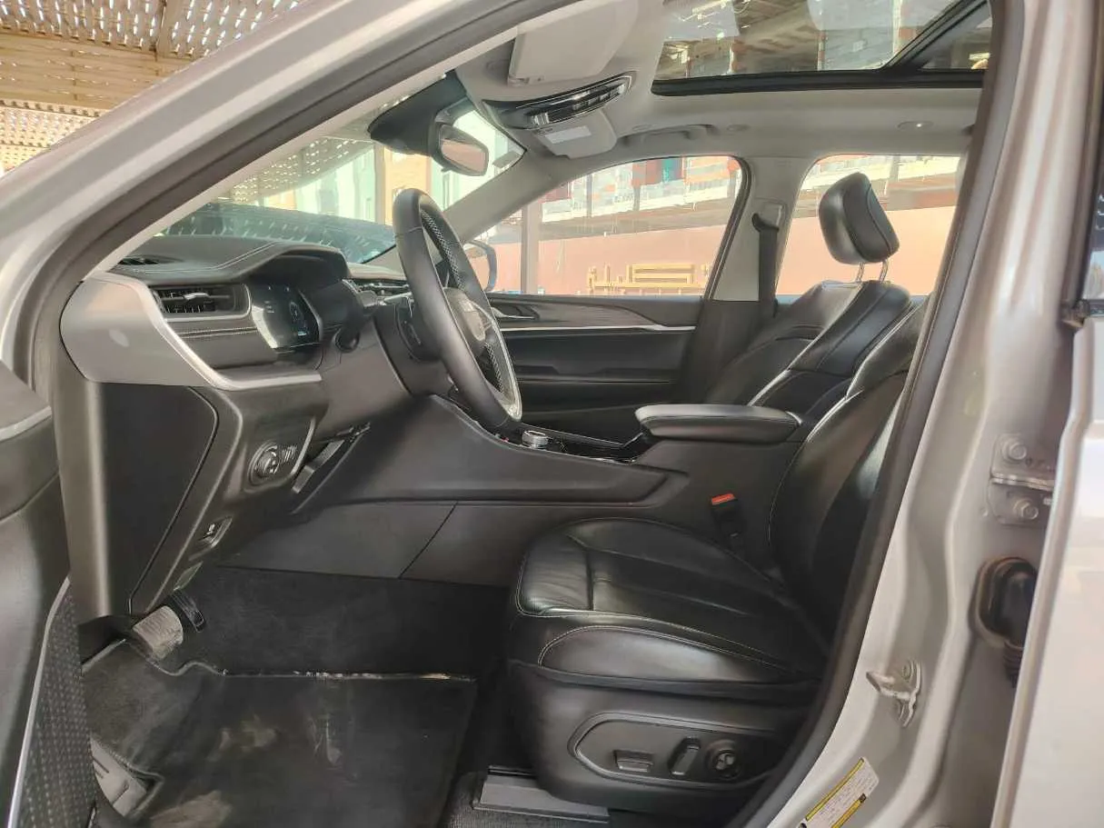 Car image 15