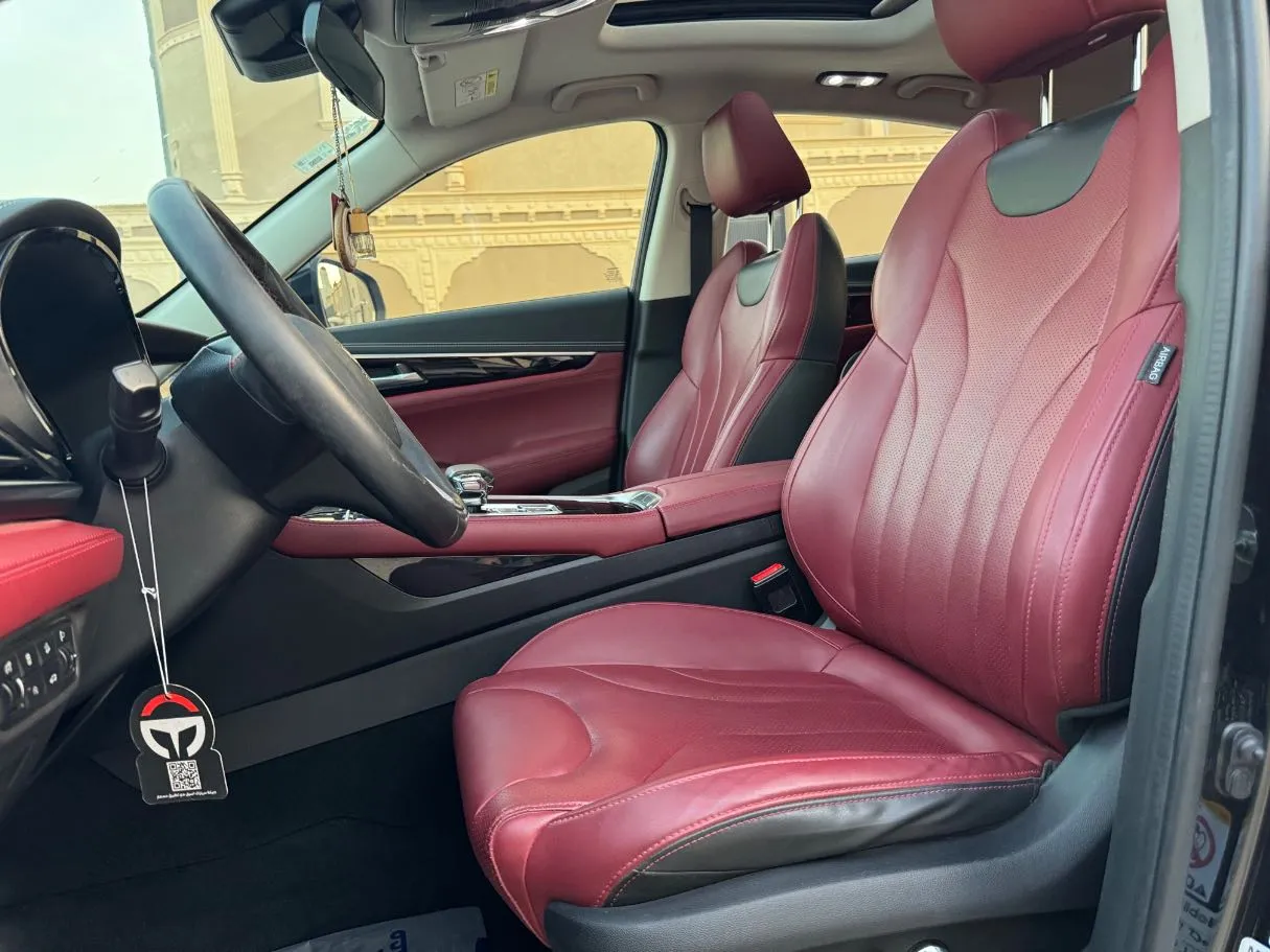 Car image 9