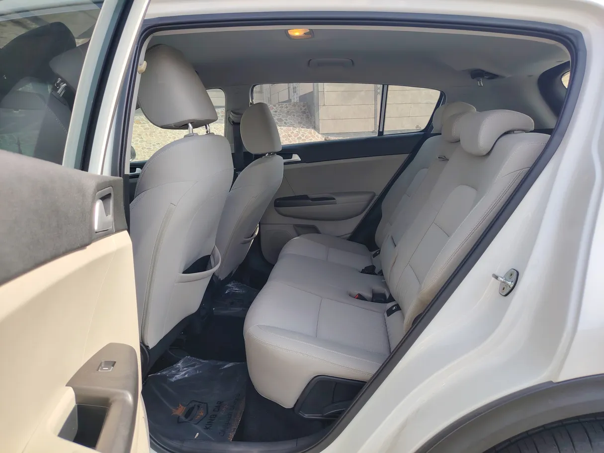 Car image 15