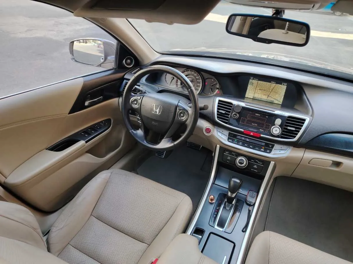 Car image 23