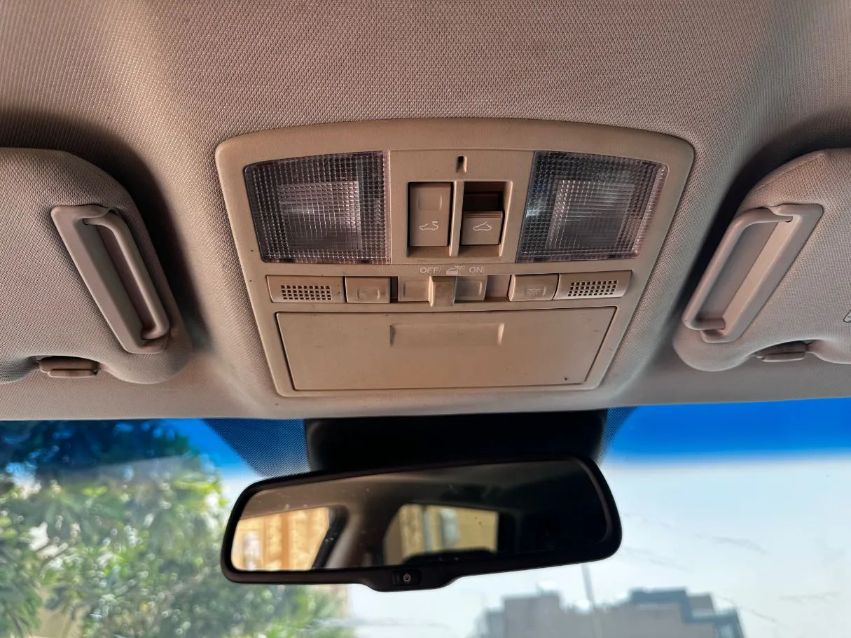 Car image 24