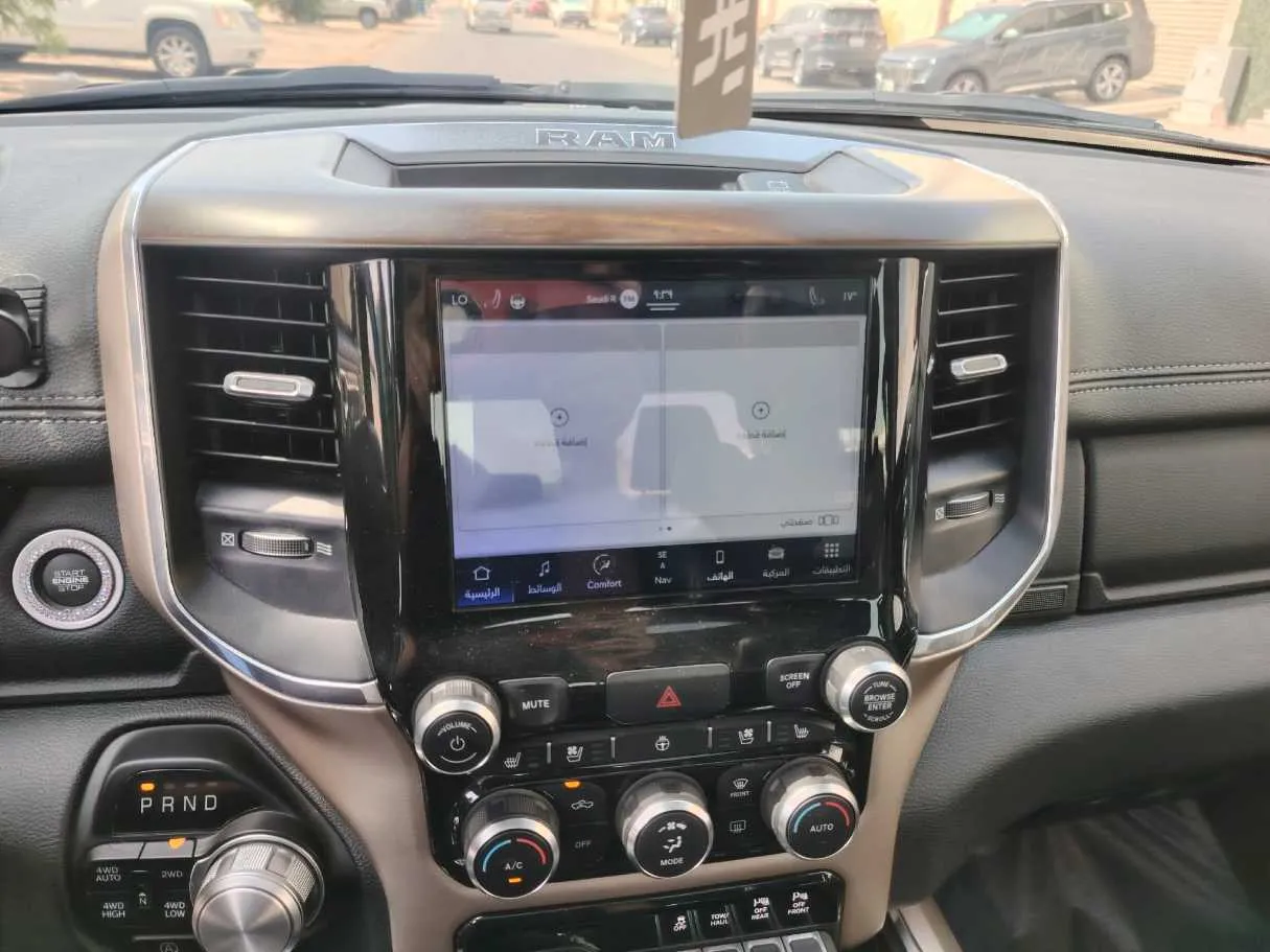Car image 25