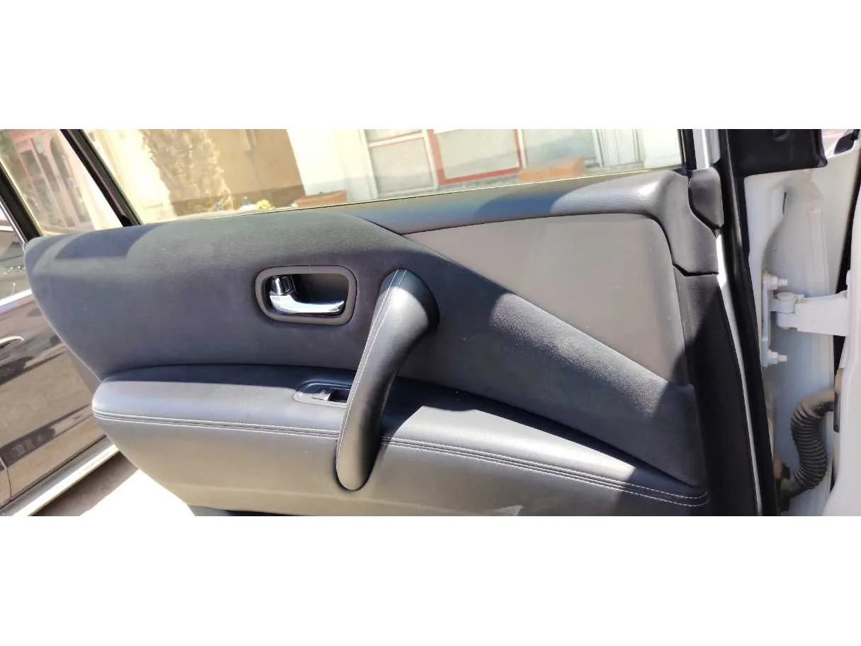 Car image 27