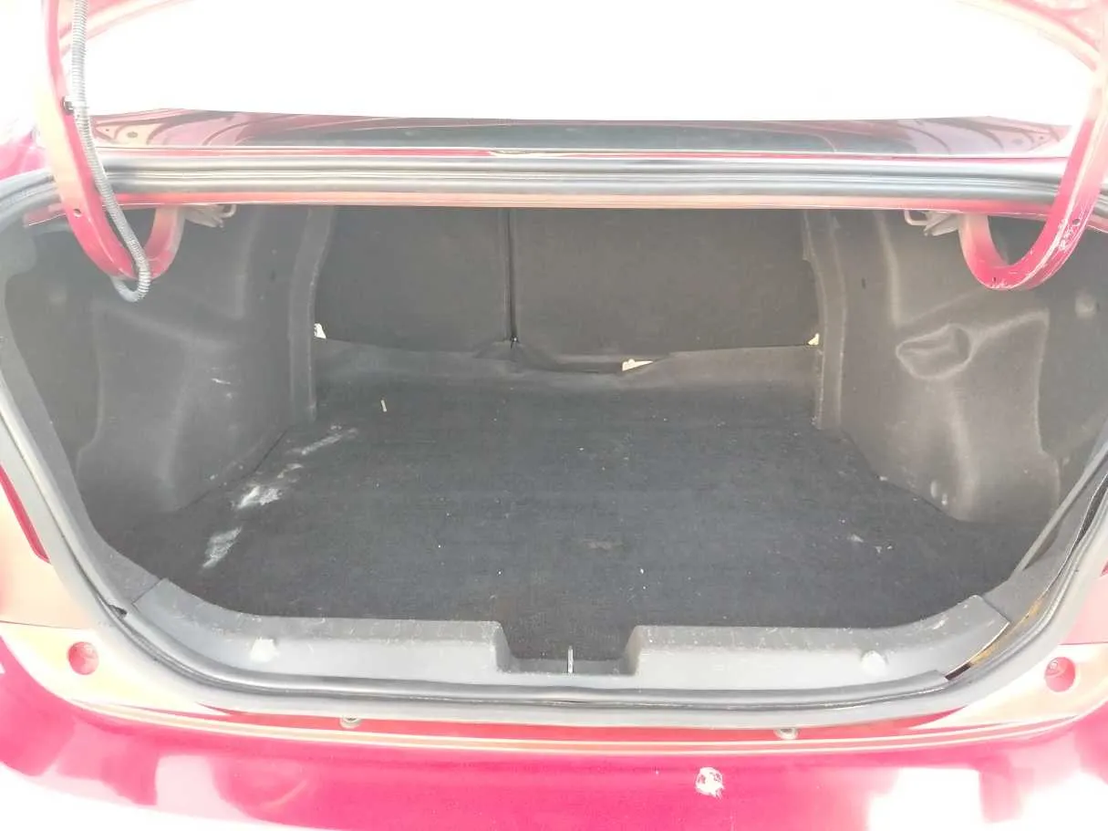 Car image 30