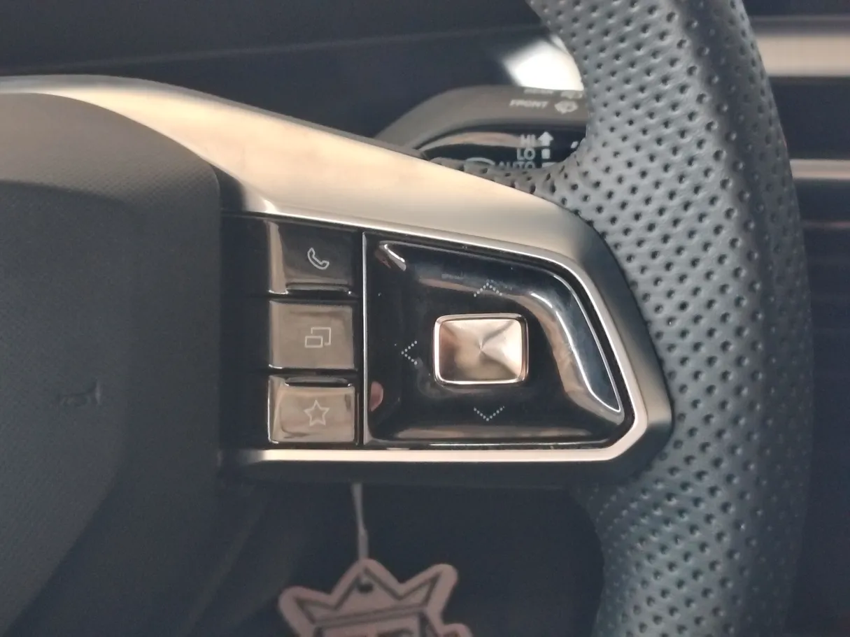 Car image 28