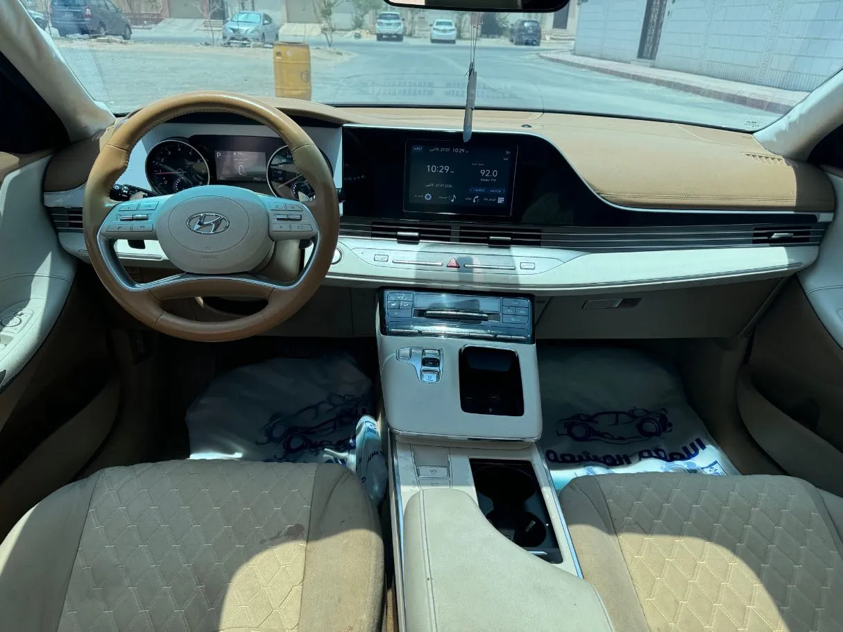 Car image 15