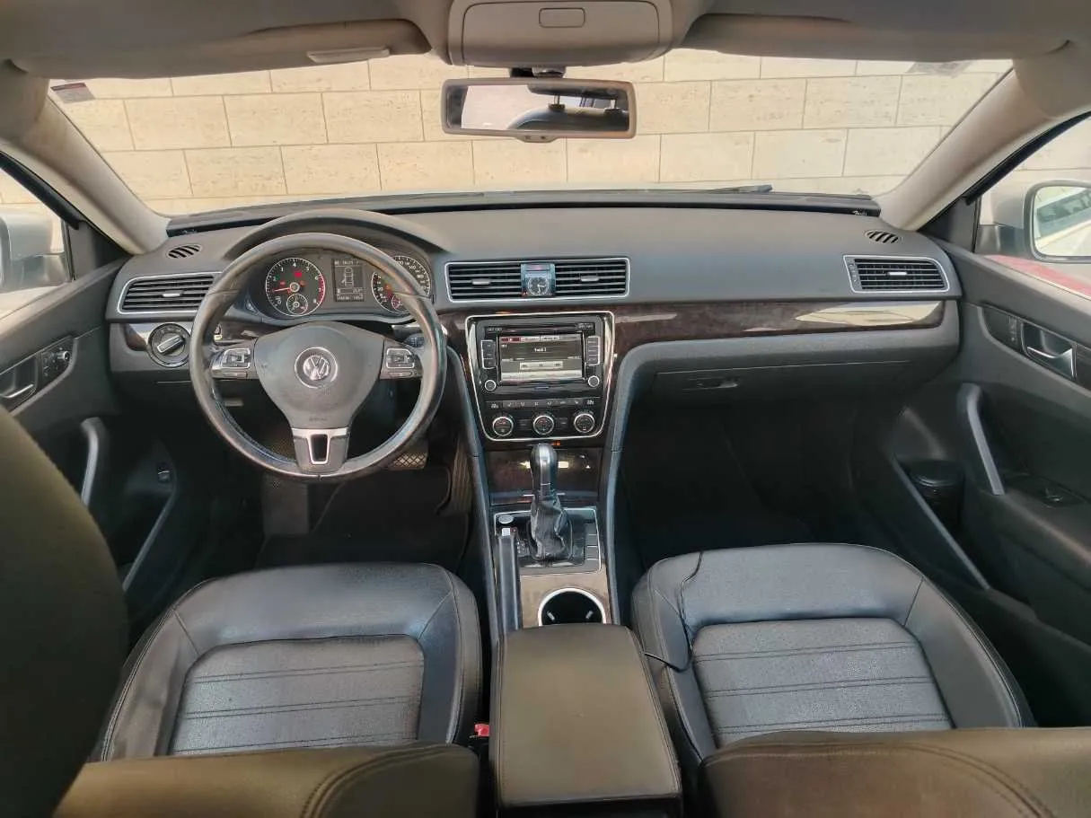 Car image 18