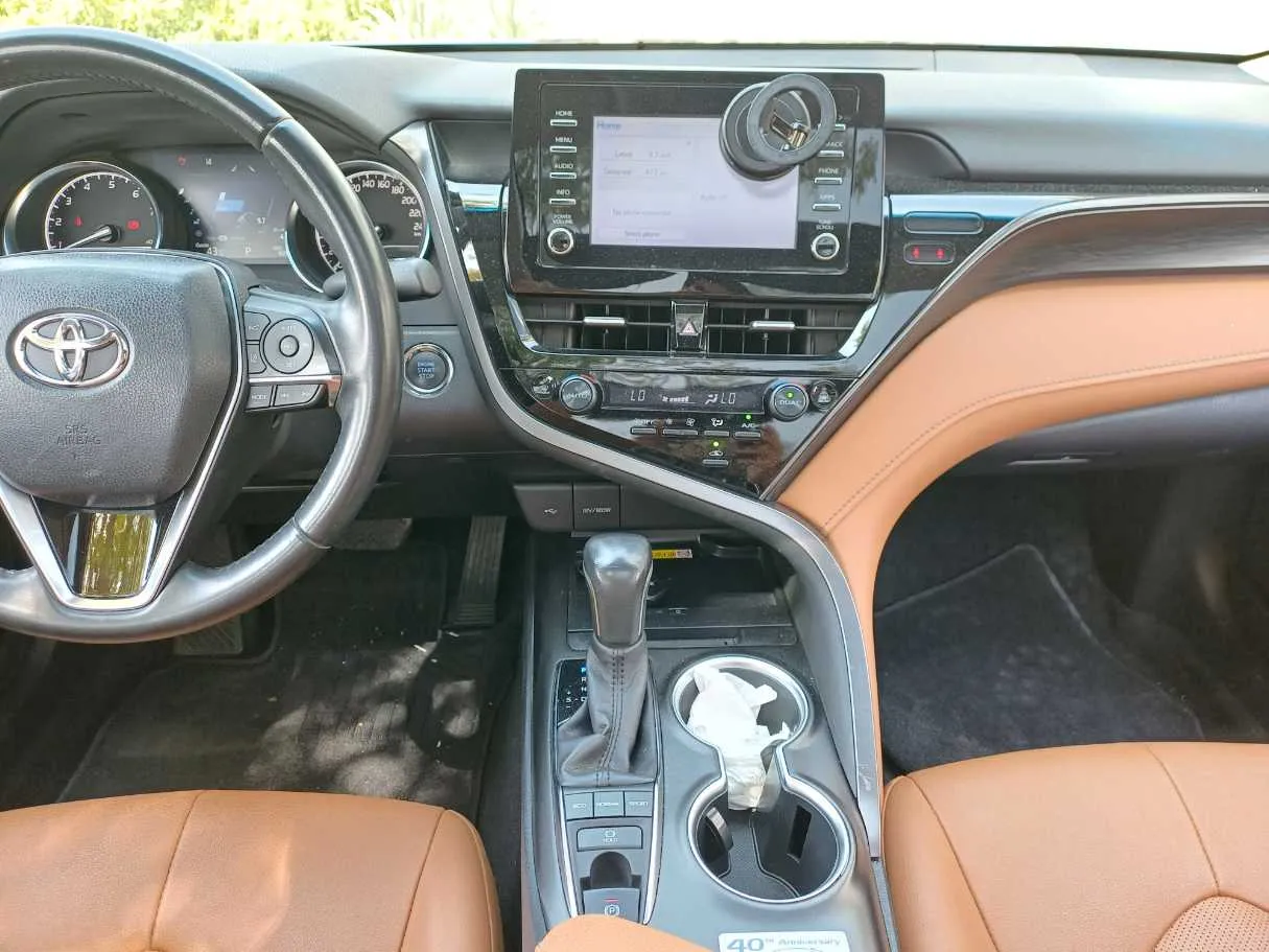 Car image 18
