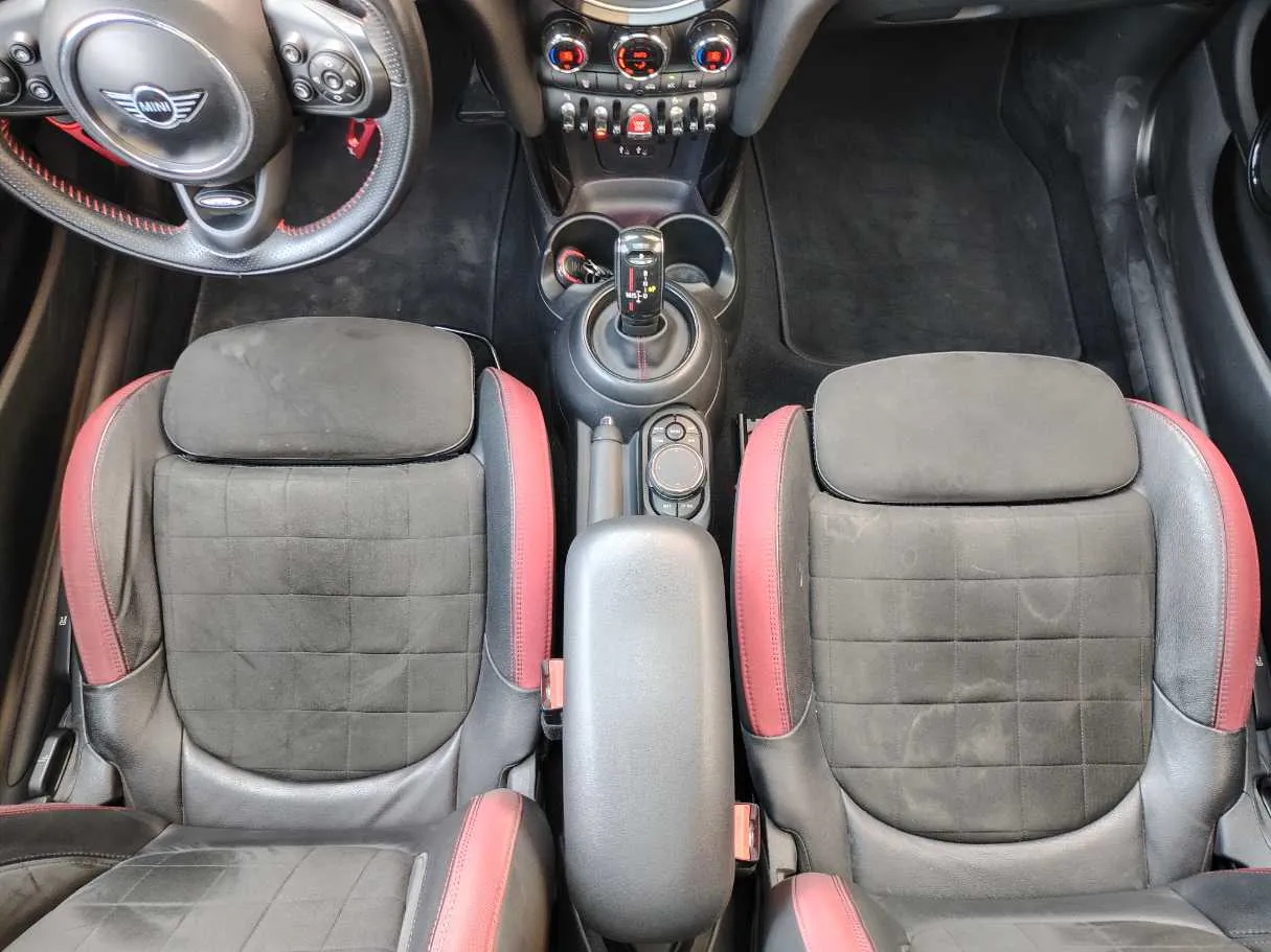 Car image 17