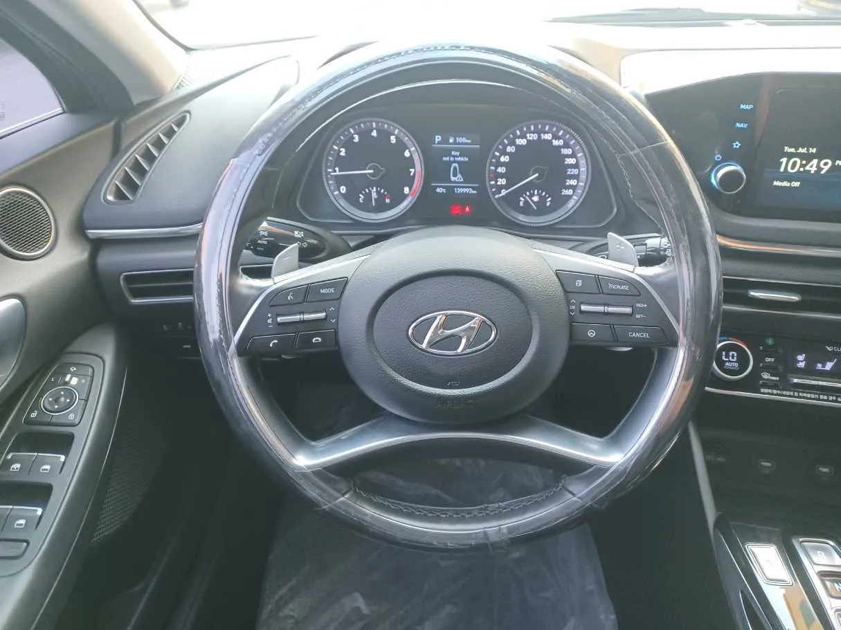 Car image 16