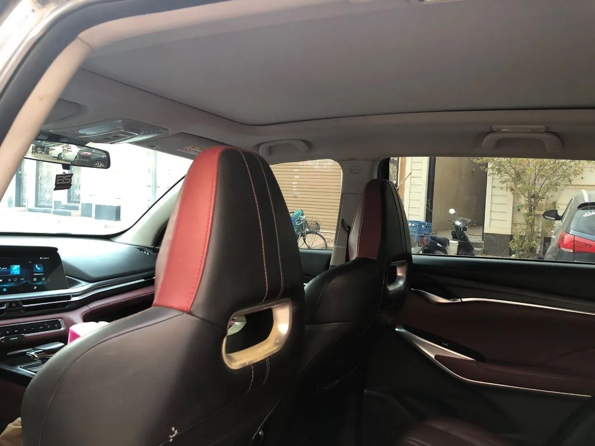 Car image 15