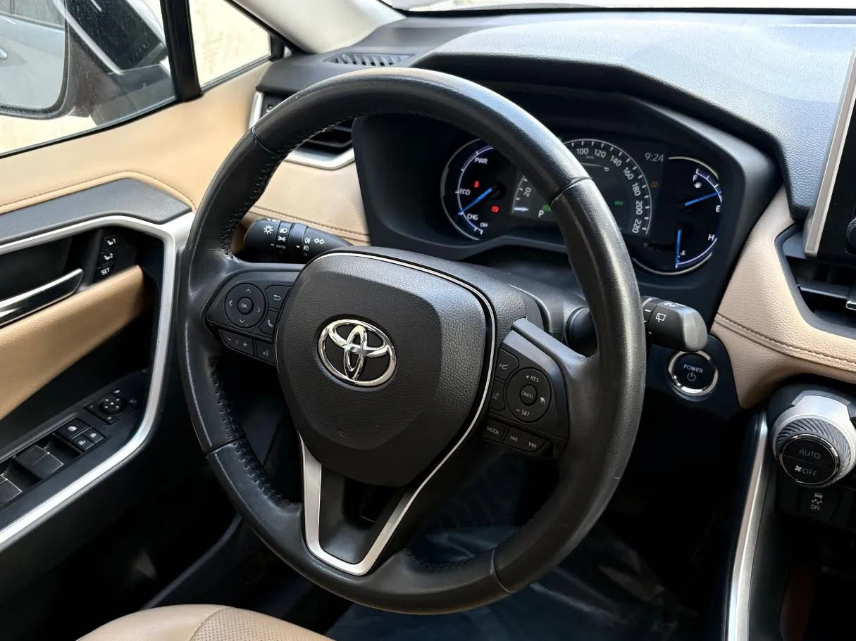 Car image 21
