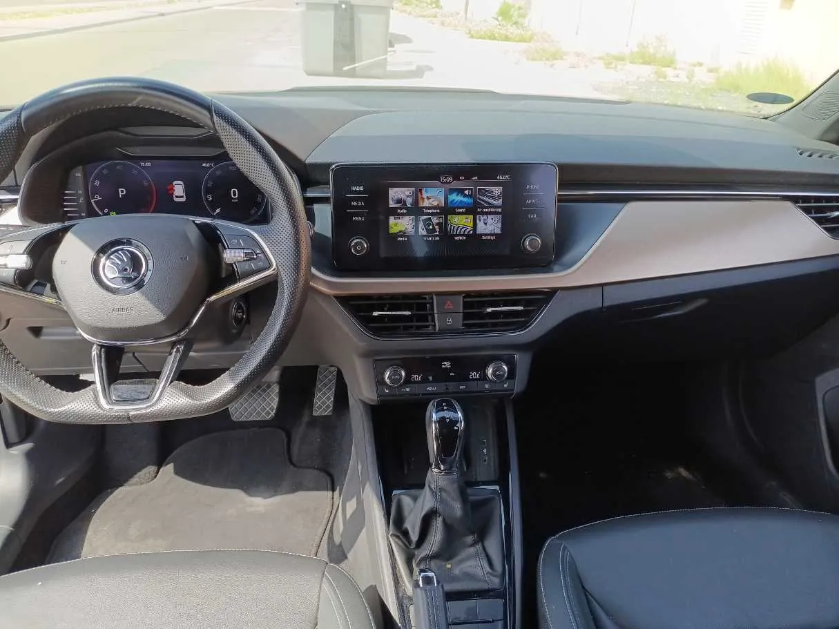 Car image 16