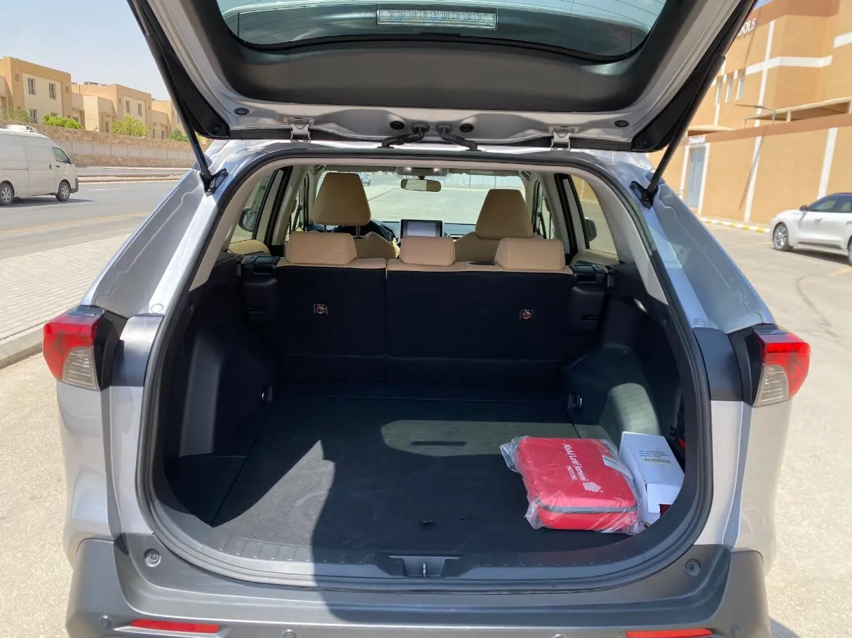 Car image 20