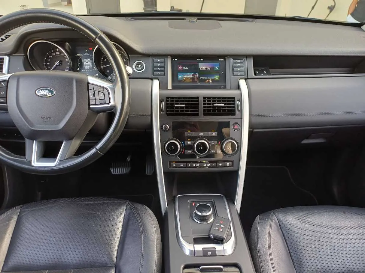 Car image 16