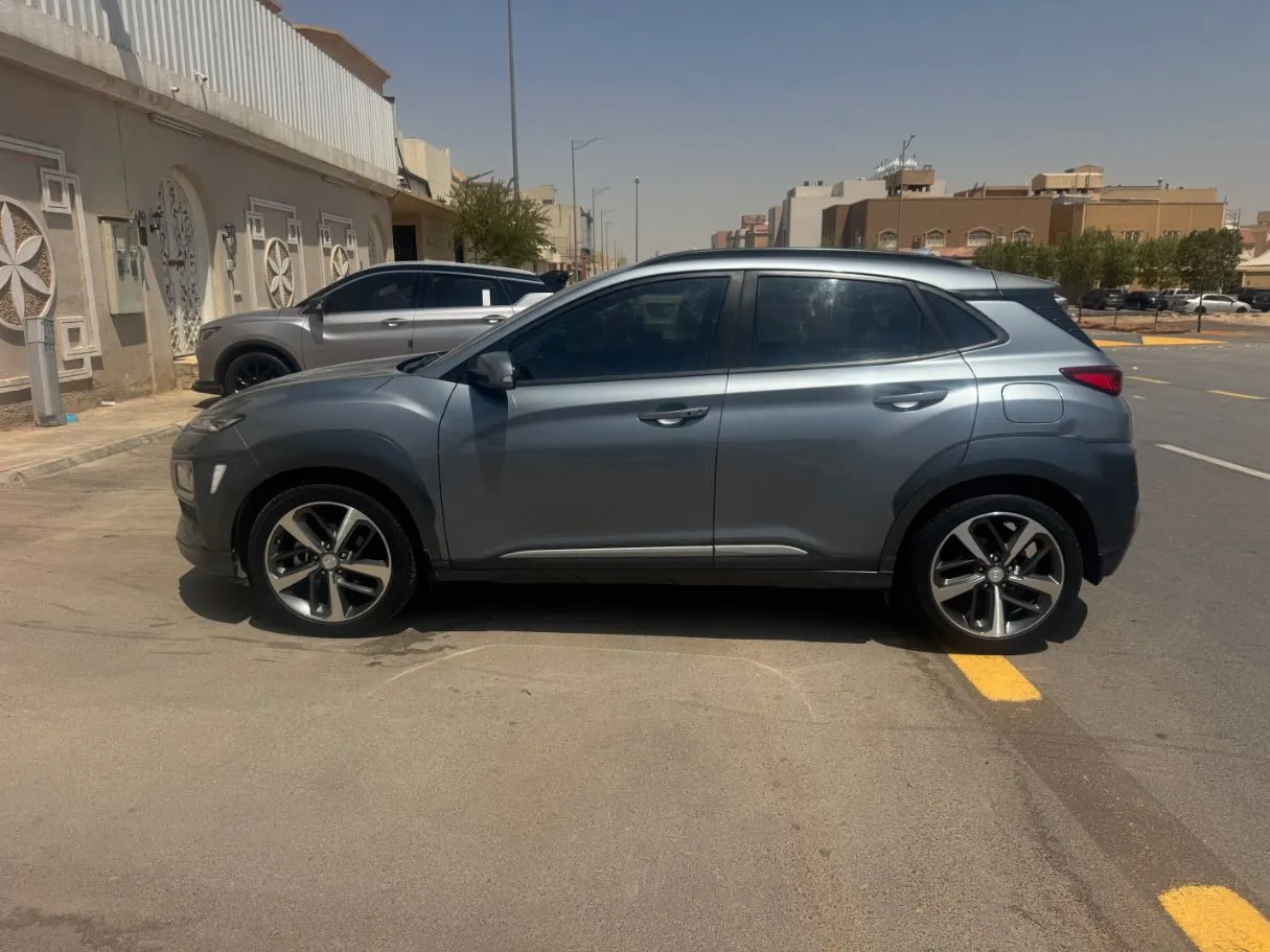 Car image 8