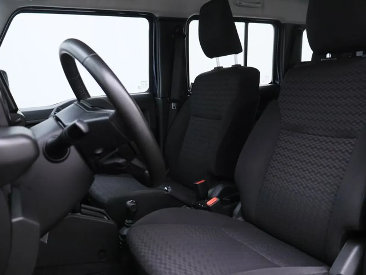 Car image 8