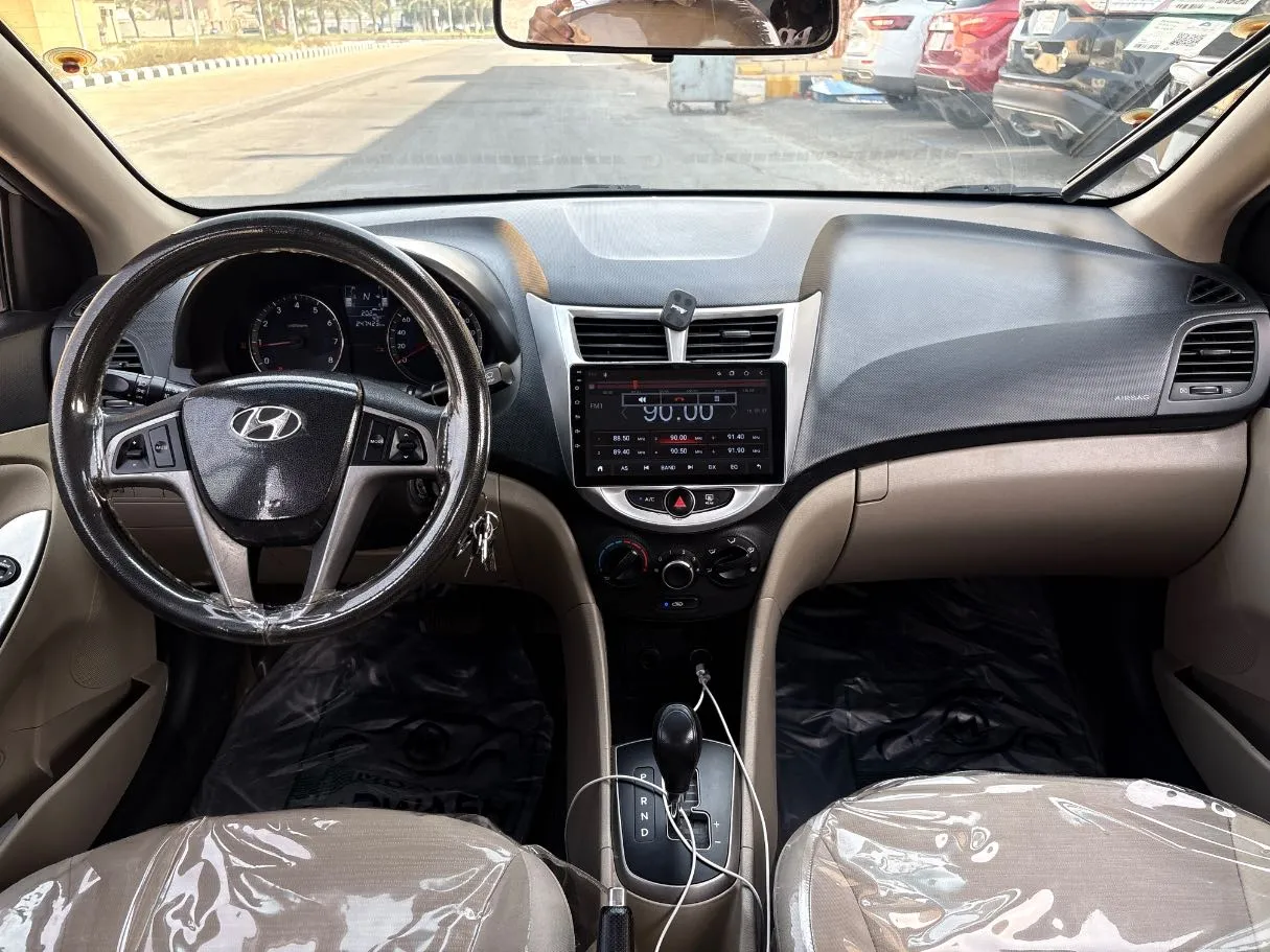 Car image 18