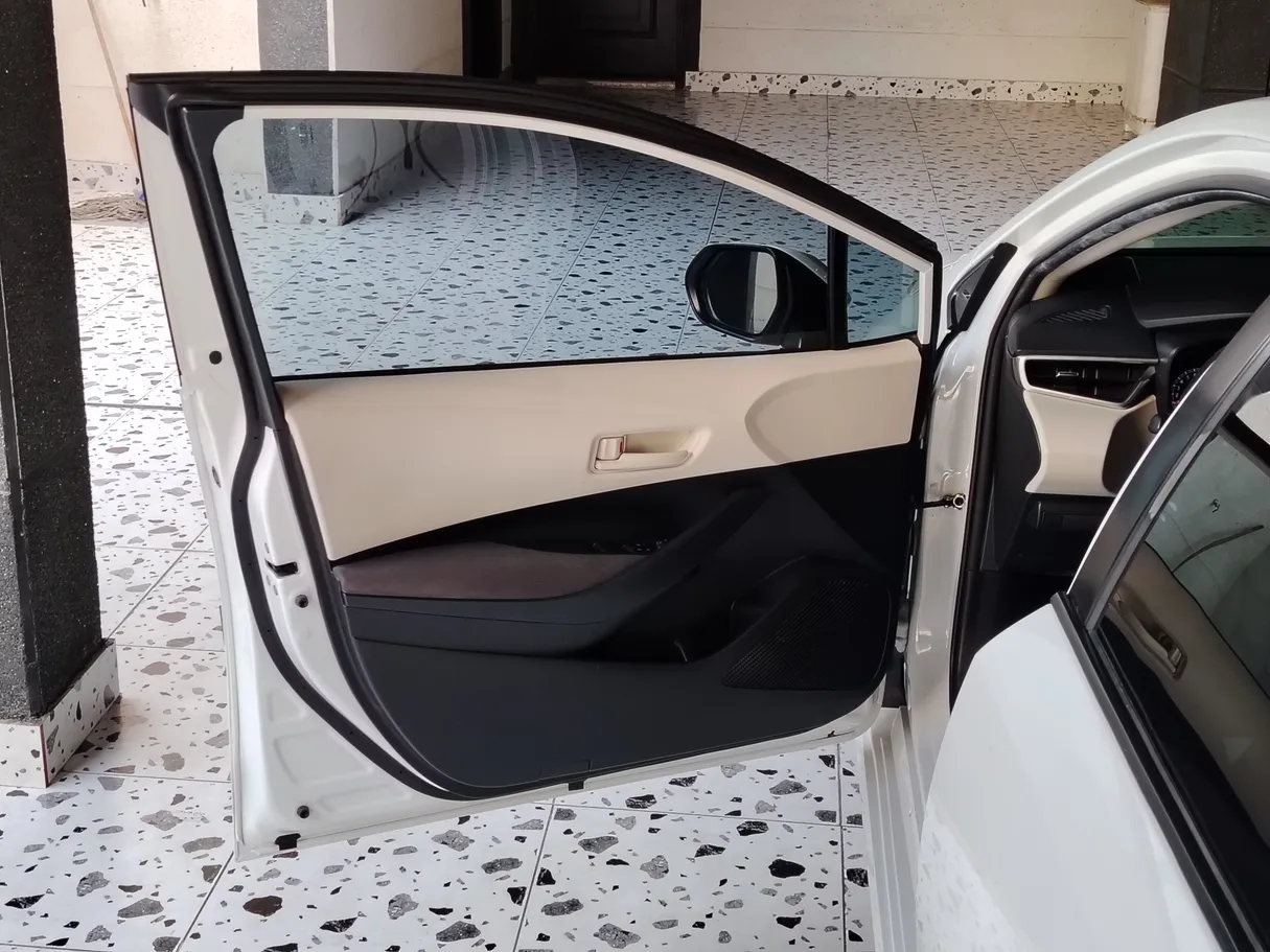 Car image 11