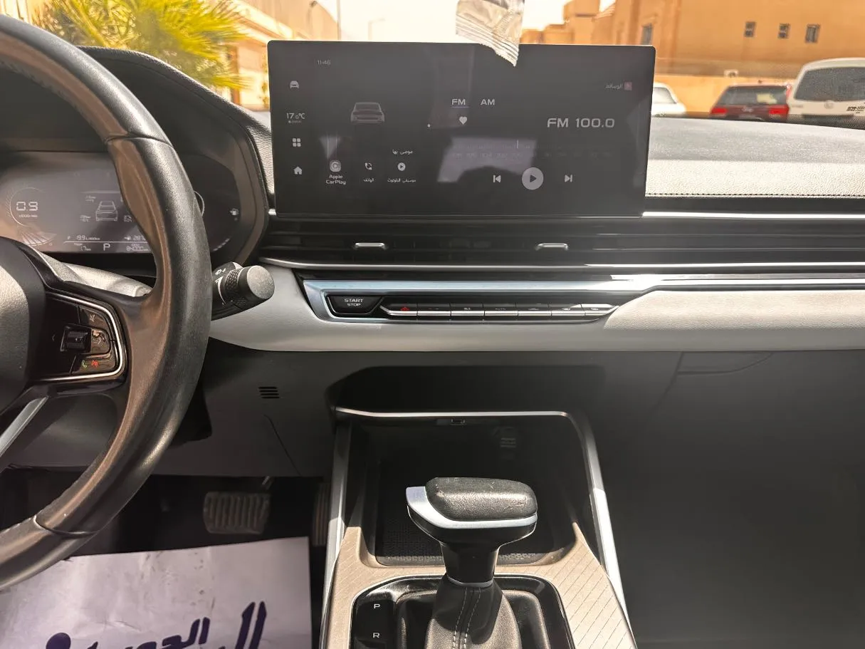 Car image 18