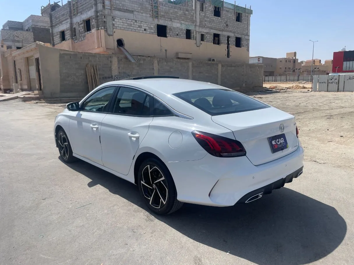Car image 7