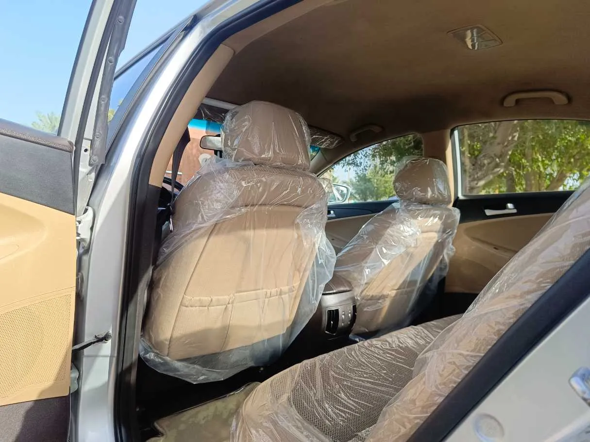 Car image 15