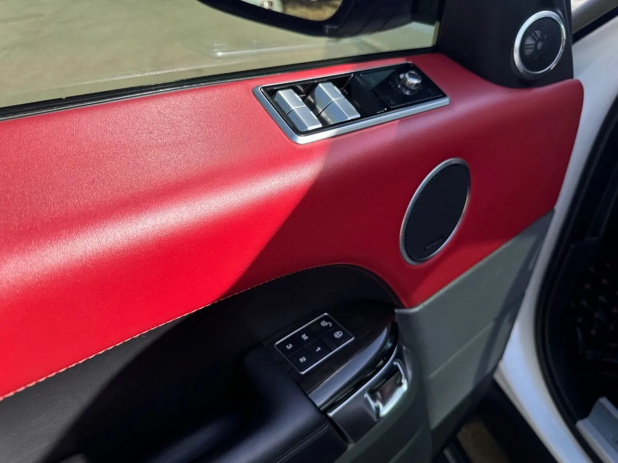Car image 24