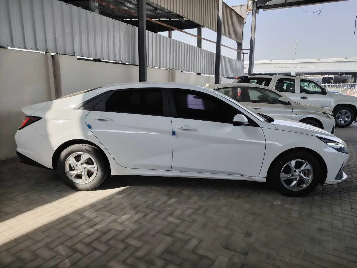 Car image 4