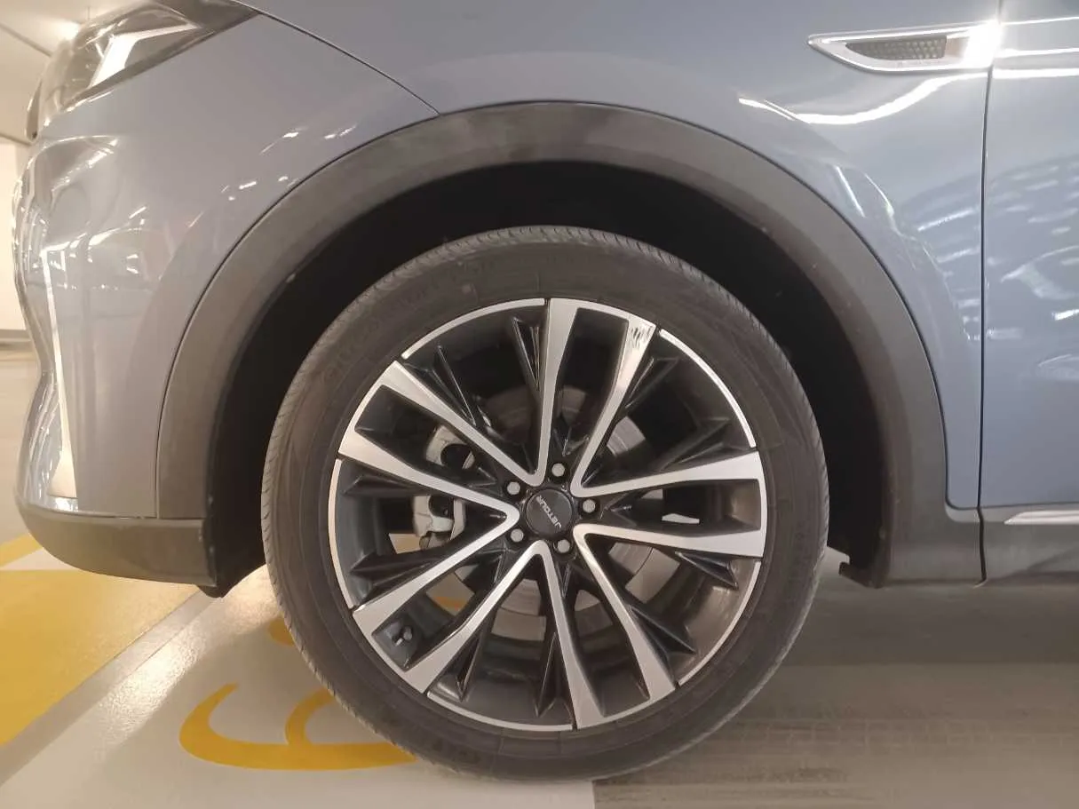 Car image 9