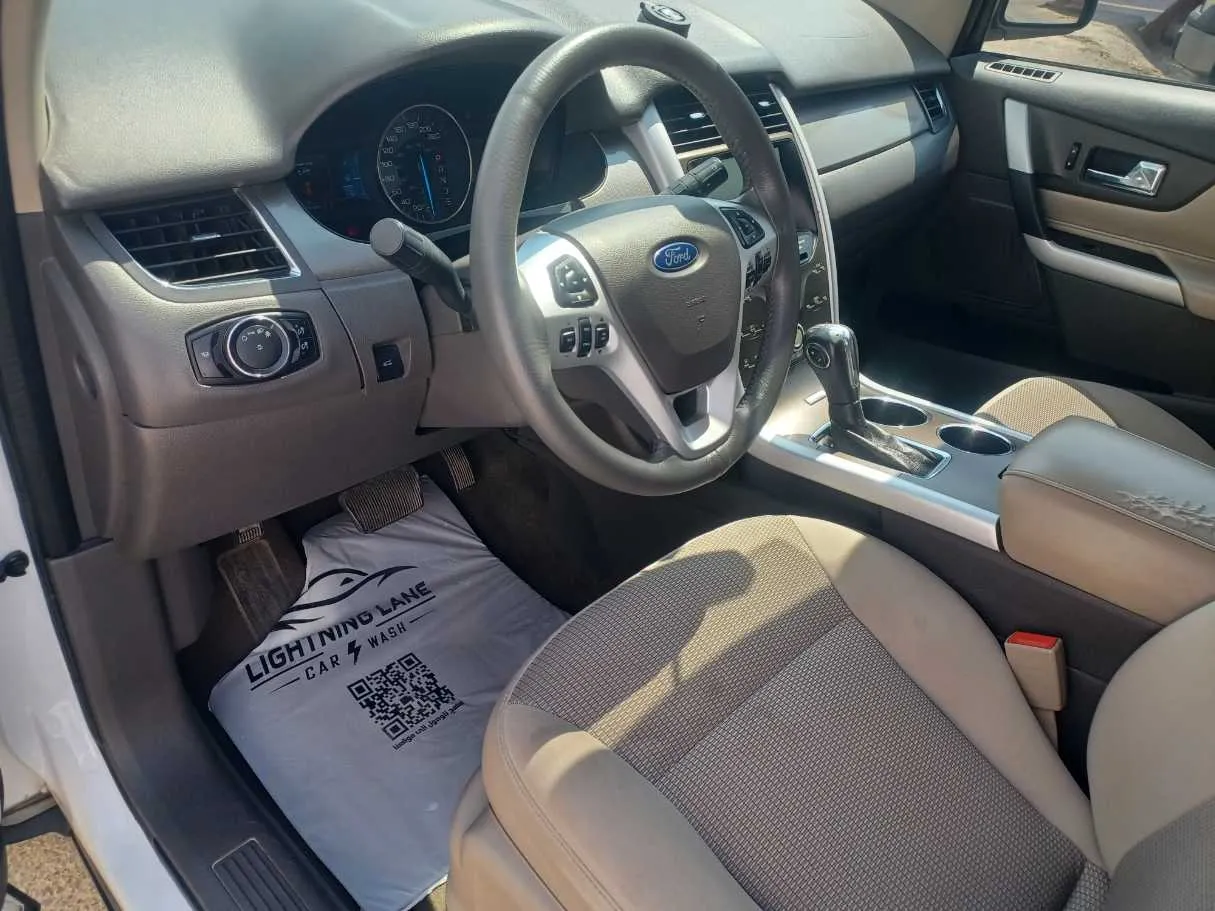 Car image 12