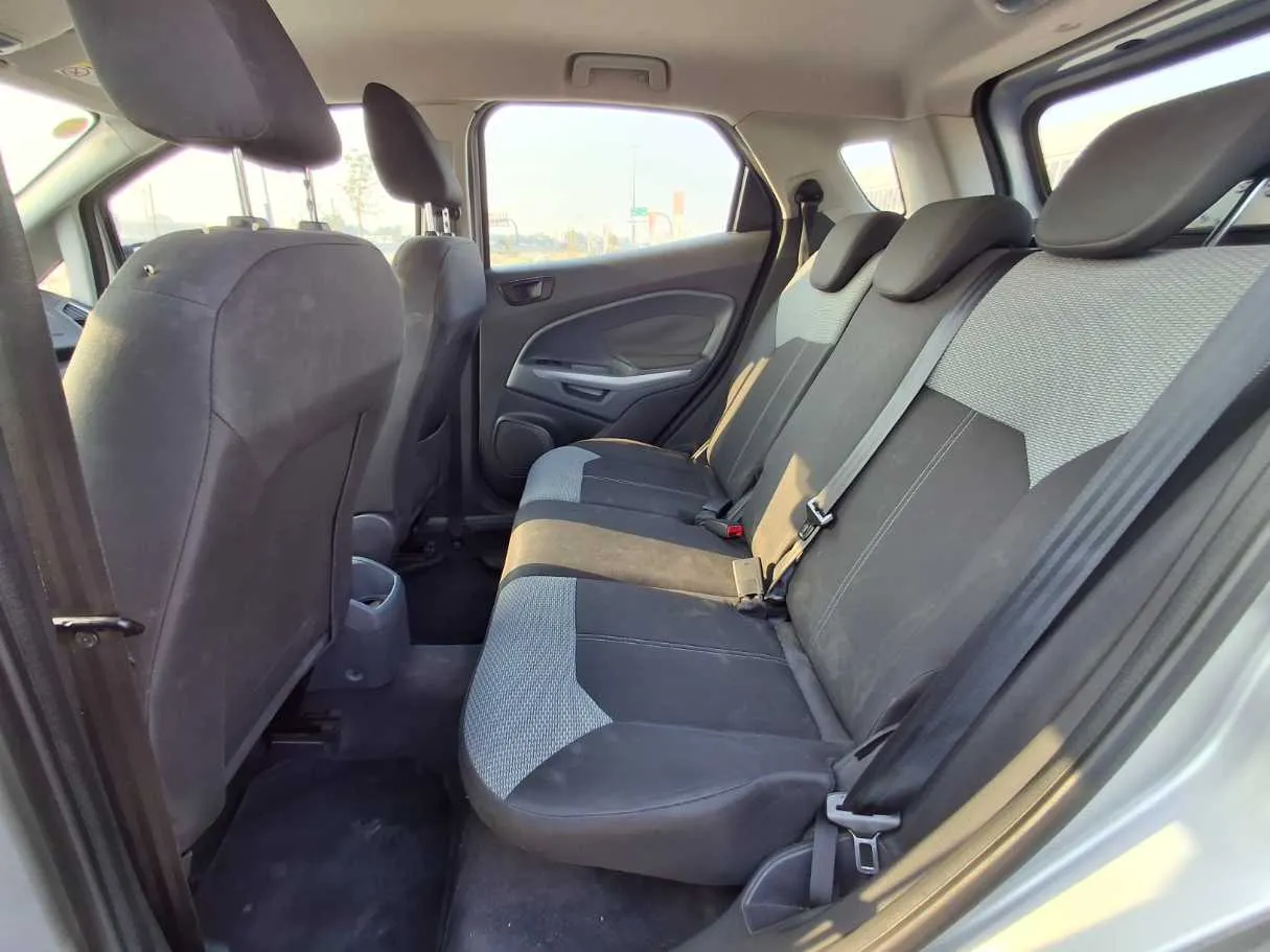Car image 13